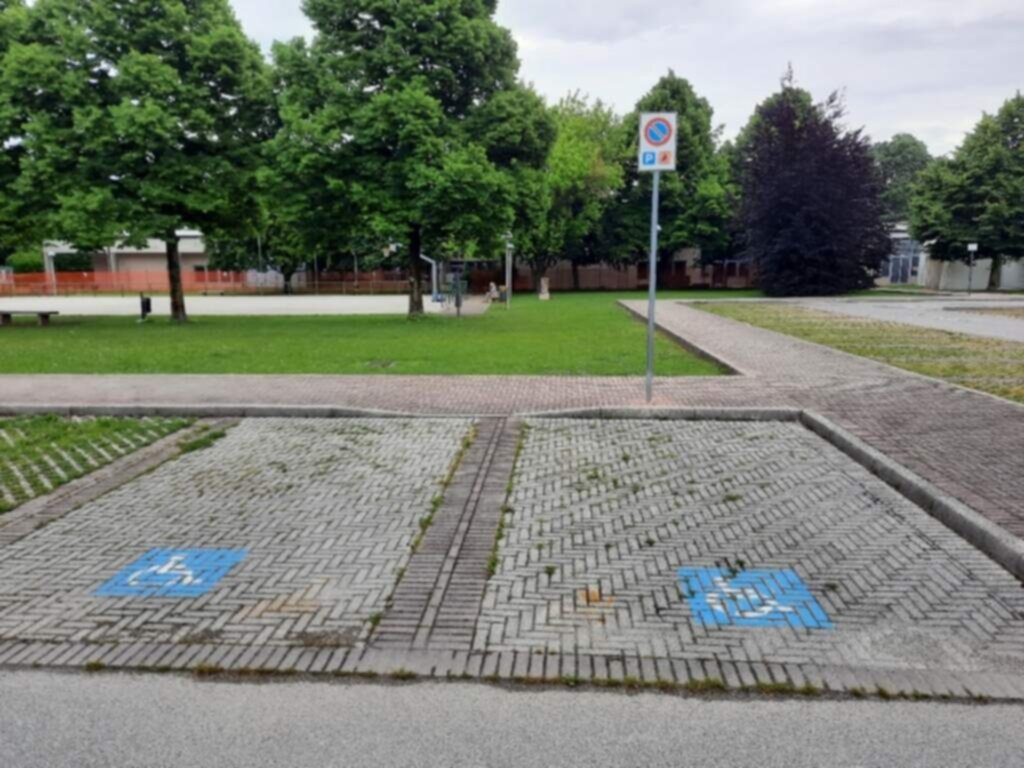 PARCHEGGIO DISABILI PUBBLICO