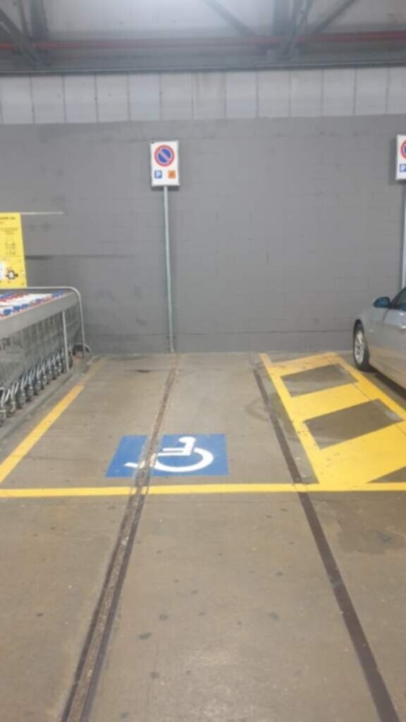 PARCHEGGIO DISABILI PUBBLICO