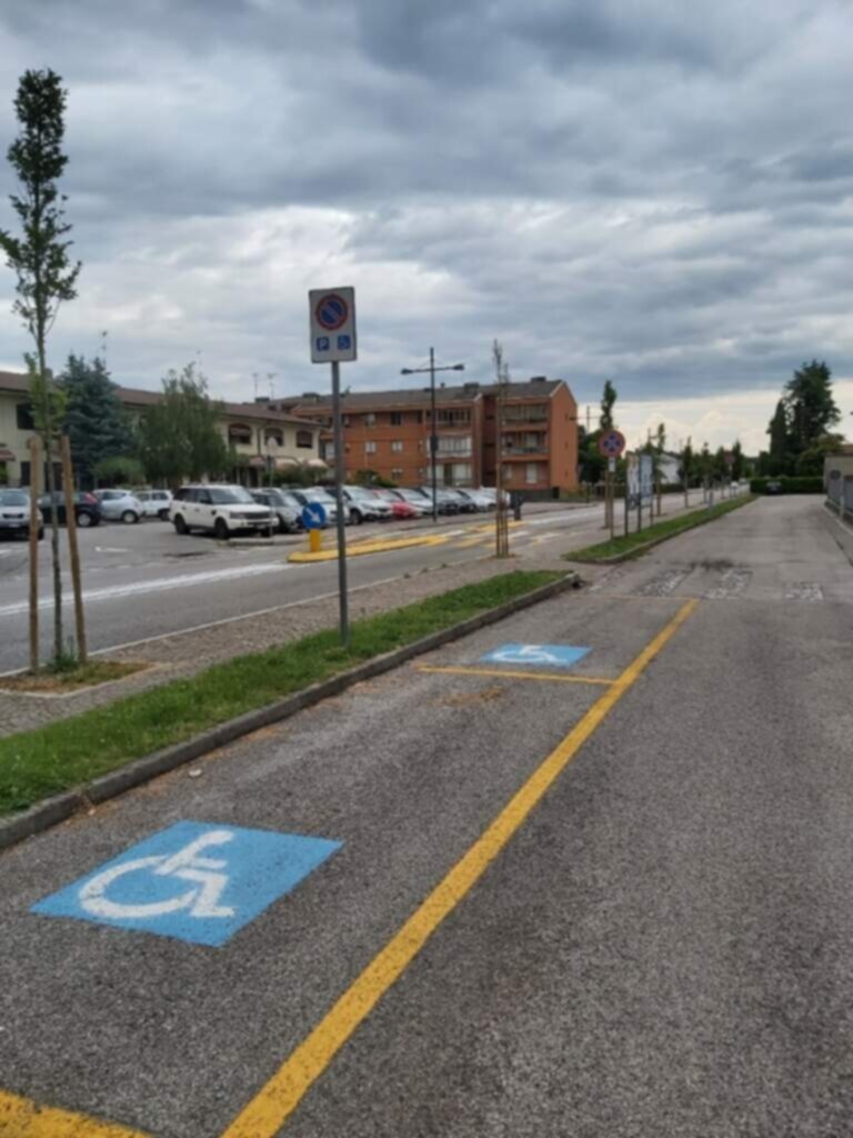 PARCHEGGIO DISABILI PUBBLICO Via Libertà