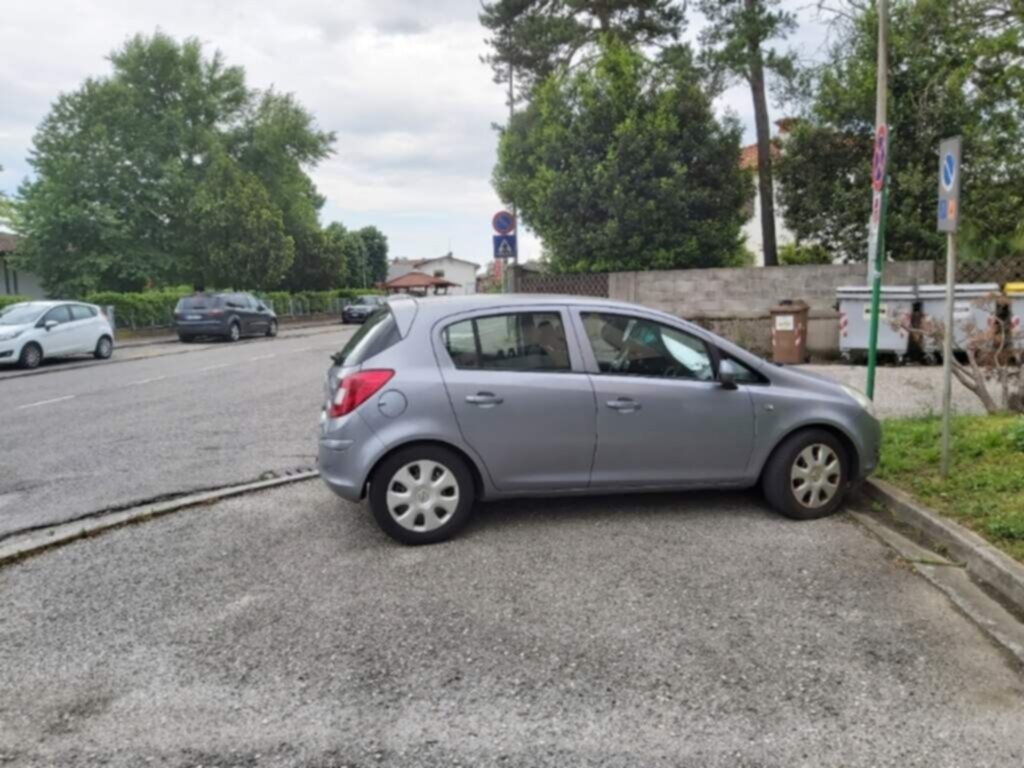 PARCHEGGIO DISABILI PUBBLICO Via Pietro Zonutti