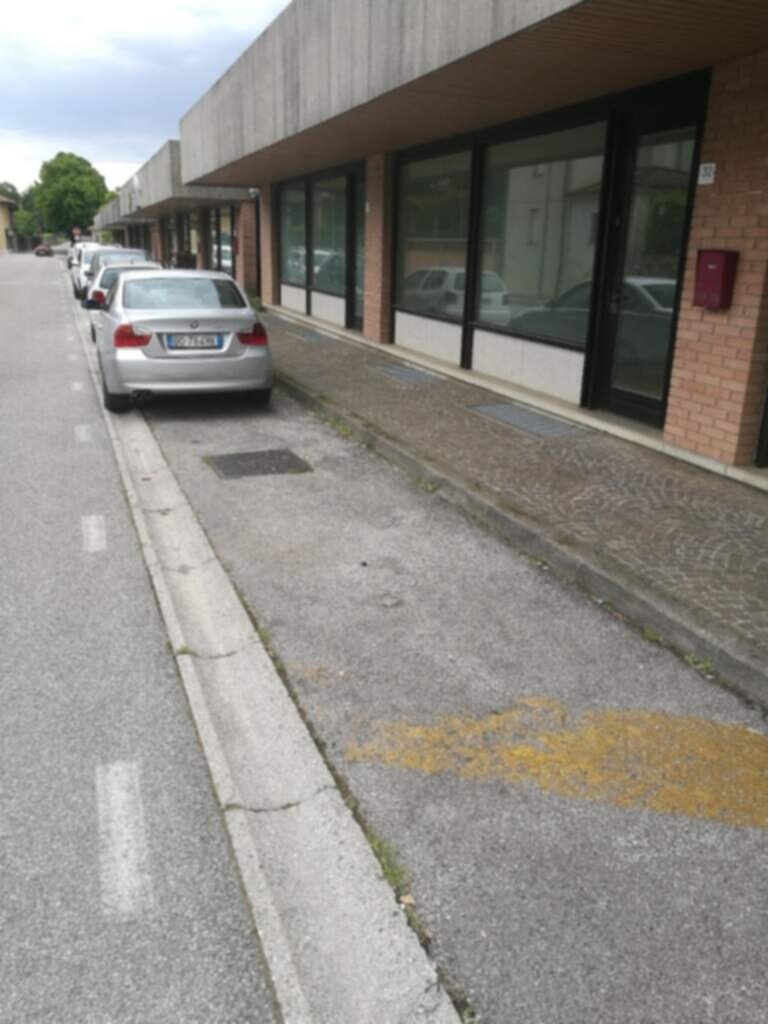 AREA Parcheggi in Via Villa Italia