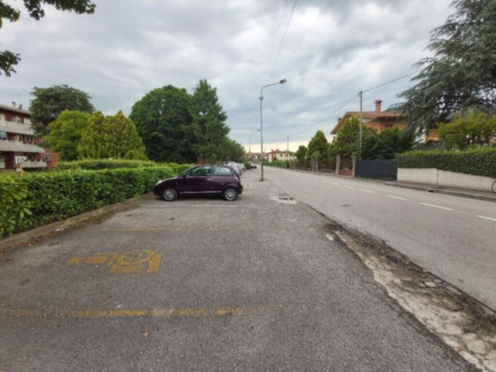 PARCHEGGIO DISABILI PUBBLICO Via Divisione Julia