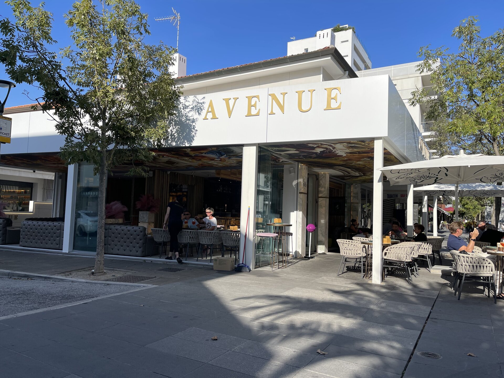 AVENUE