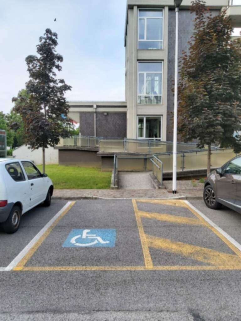 PARCHEGGIO DISABILI PUBBLICO municipio Via Divisione Julia