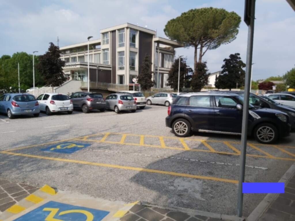 PARCHEGGIO DISABILI PUBBLICO Via Divisione Julia