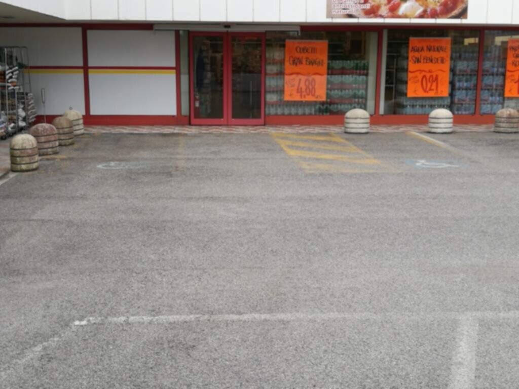 PARCHEGGIO DISABILI PUBBLICO Via Plaino (Supermercato)