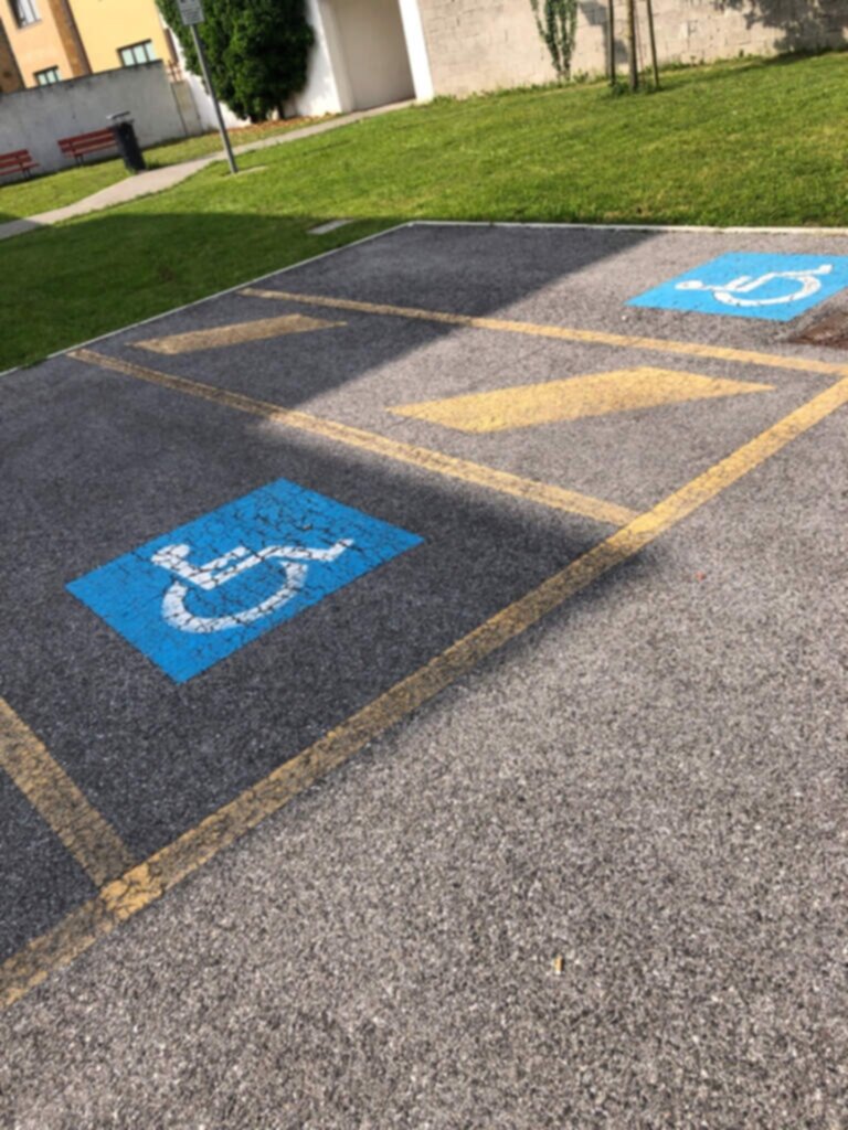 PARCHEGGIO DISABILI PUBBLICO