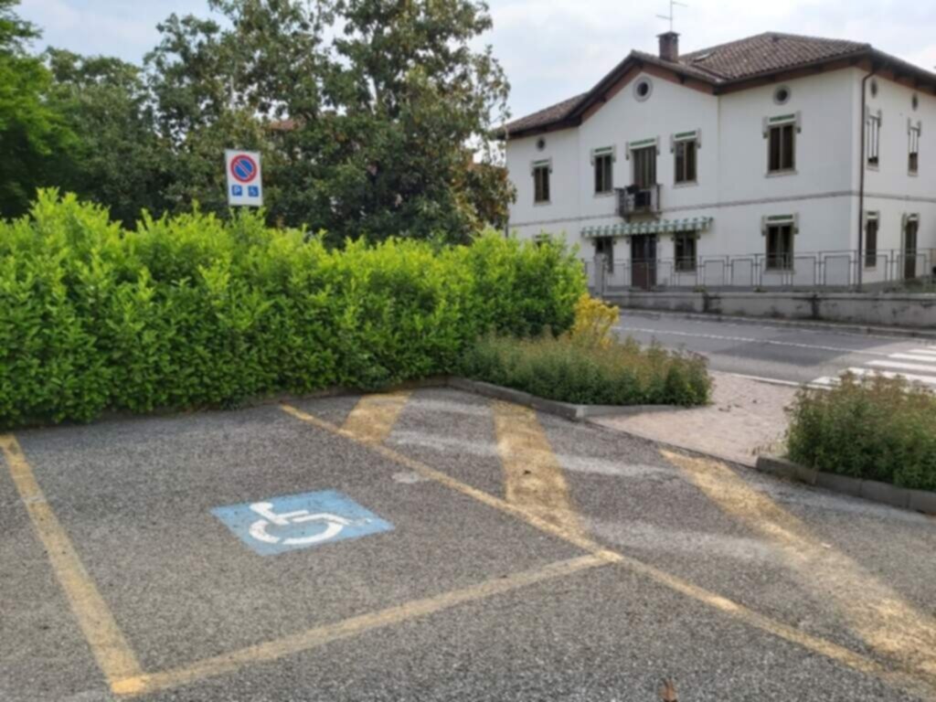 PARCHEGGIO DISABILI PUBBLICO Salita stazione