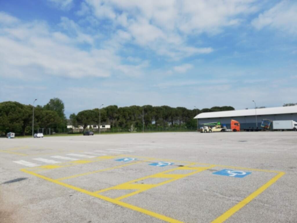 PARCHEGGIO DISABILI Pubblico Piazzale lanceri d'Aosta