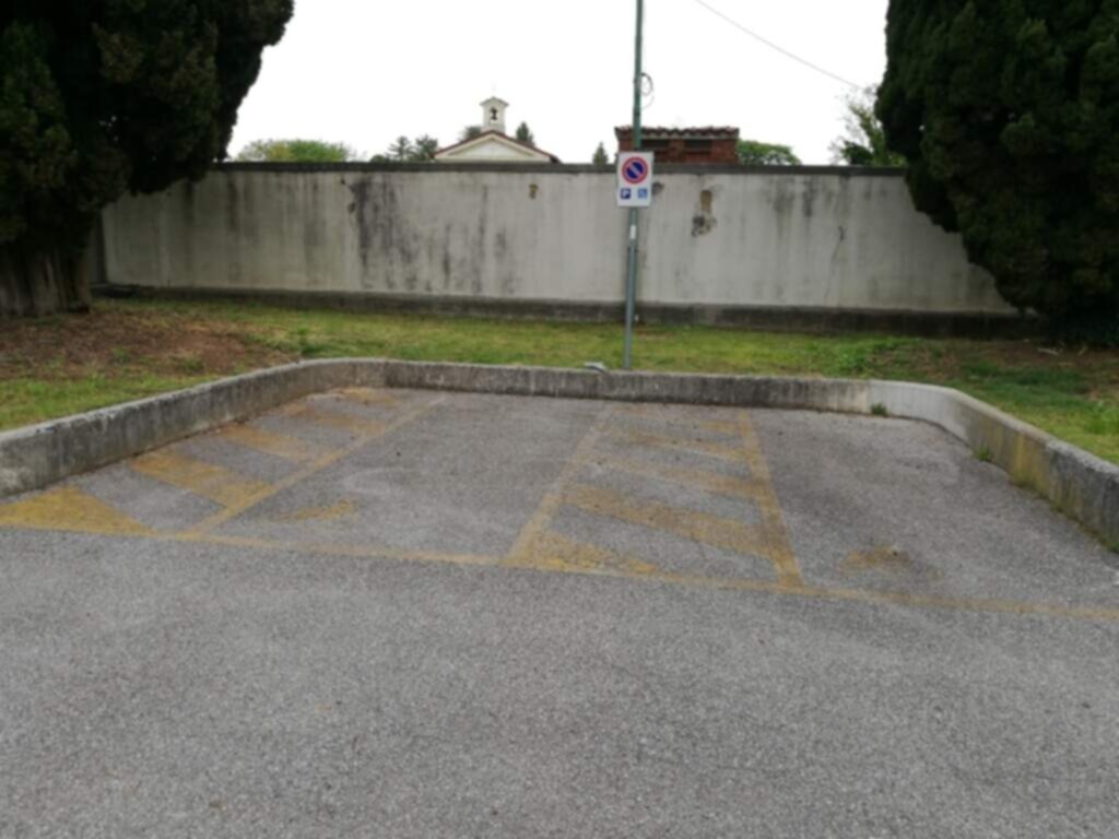 PARCHEGGIO DISABILI PUBBLICO in Via Plaino (Cimitero)
