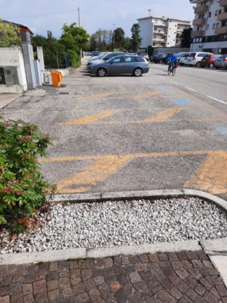 PARCHEGGIO DISABILI PUBBLICO via milaredo