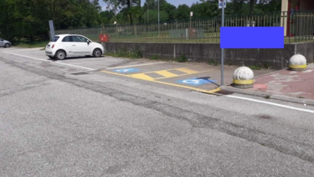 PARCHEGGIO DISABILI PUBBLICO