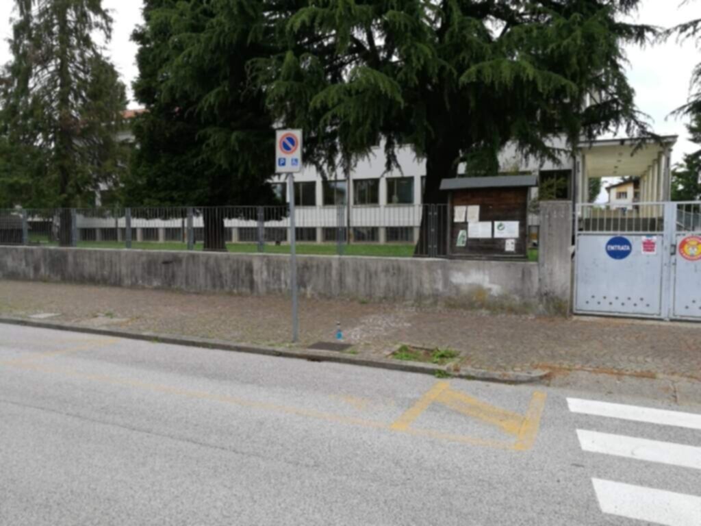 PARCHEGGIO DISABILI PUBBLICO Via Castellerio (Scuola Elementare)