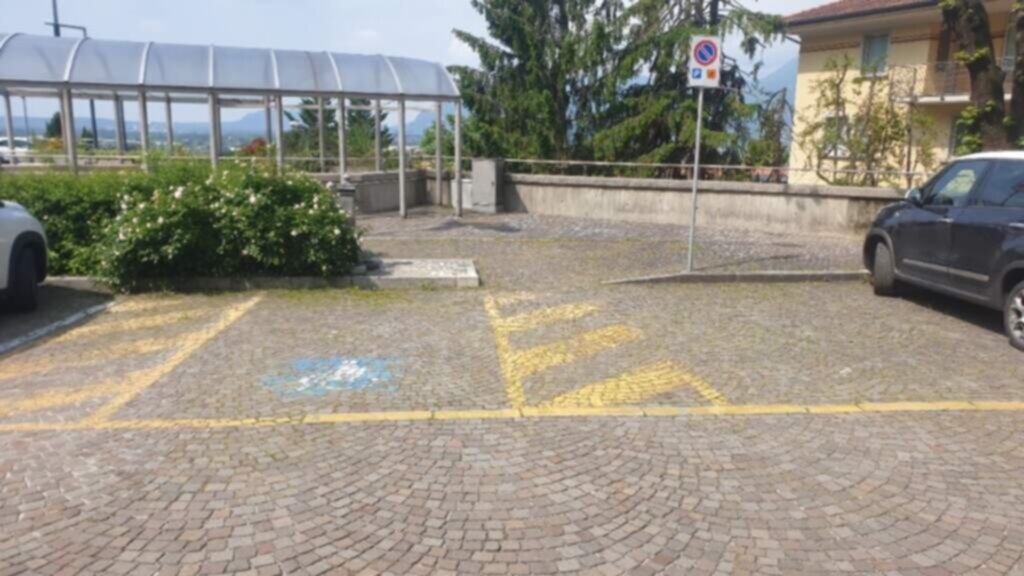 PARCHEGGIO DISABILI PUBBLICO