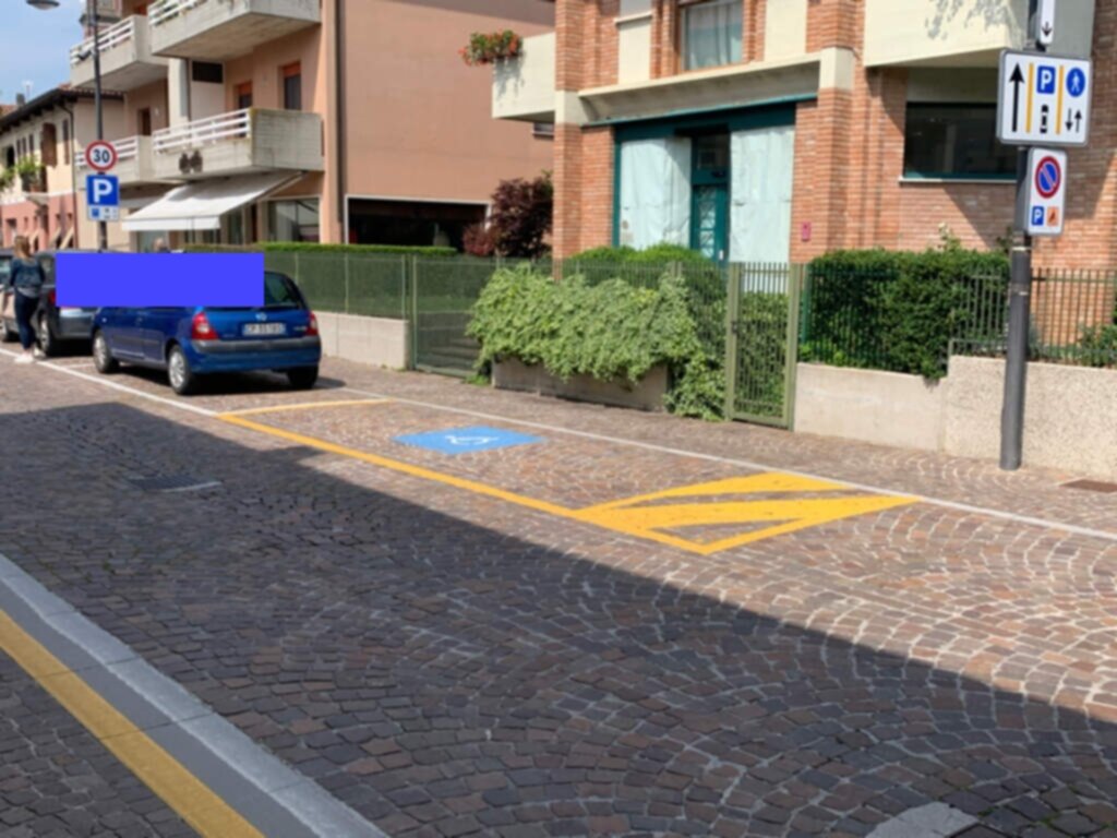 PARCHEGGIO DISABILI PUBBLICO