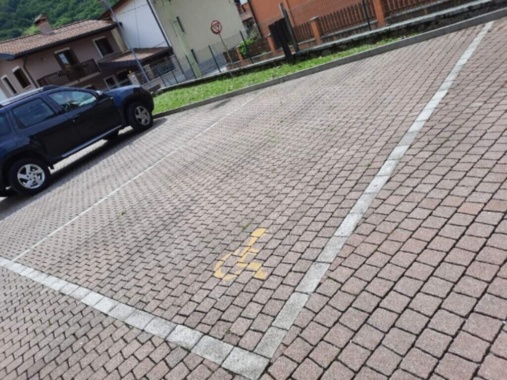 PARCHEGGIO DISABILI PUBBLICO