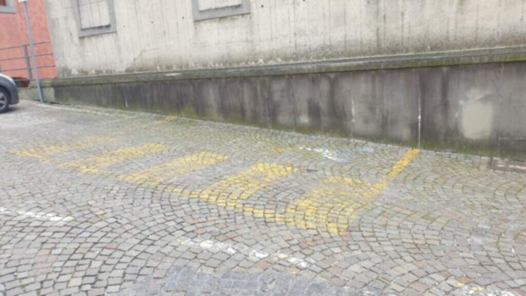 PARCHEGGIO DISABILI PUBBLICO