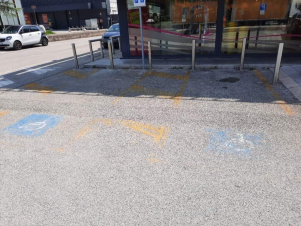PARCHEGGIO DISABILI PUBBLICO Tulipano