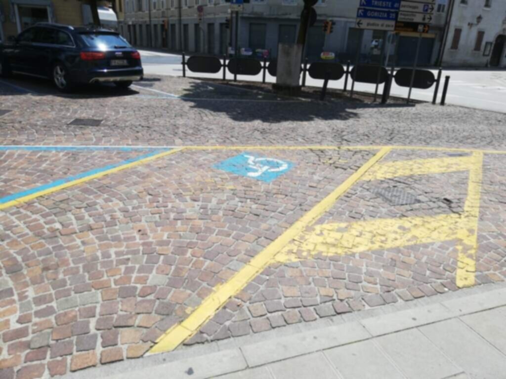 PARCHEGGIO DISABILI Pubblico via piazza unità d'Italia 7