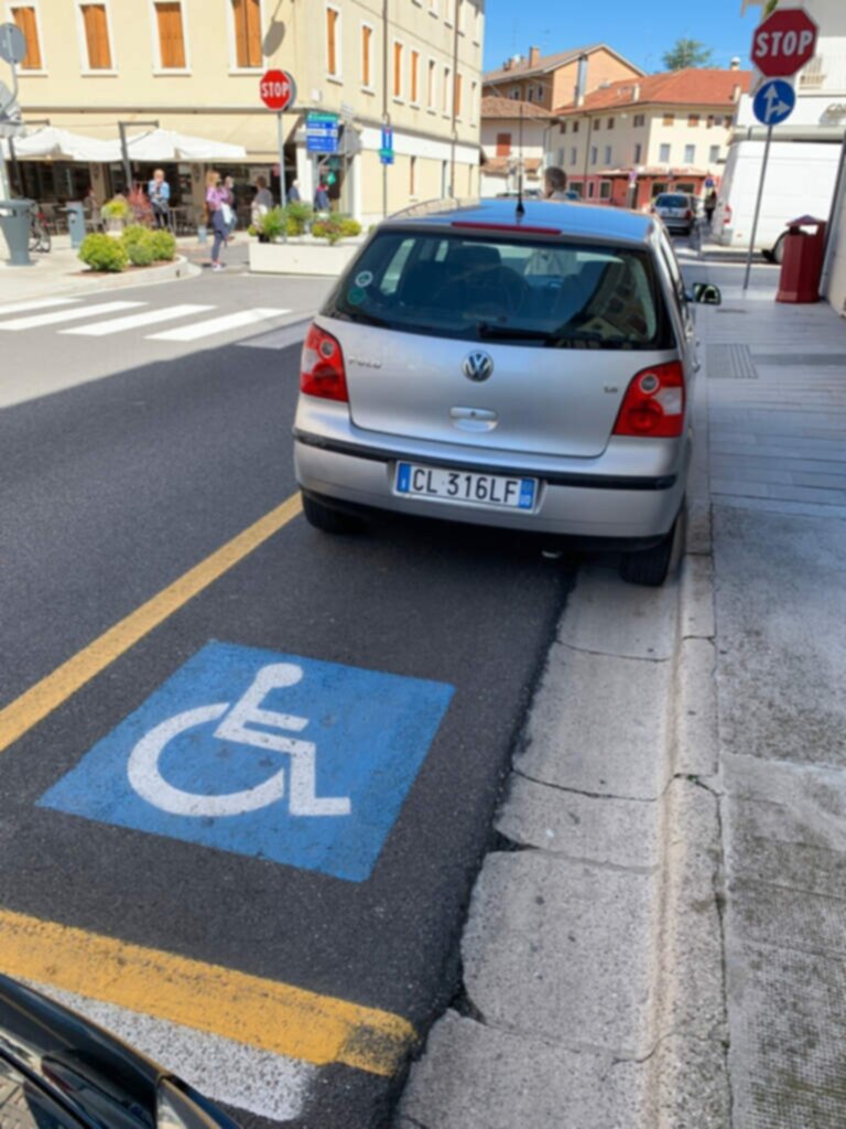 PARCHEGGIO DISABILI PUBBLICO
