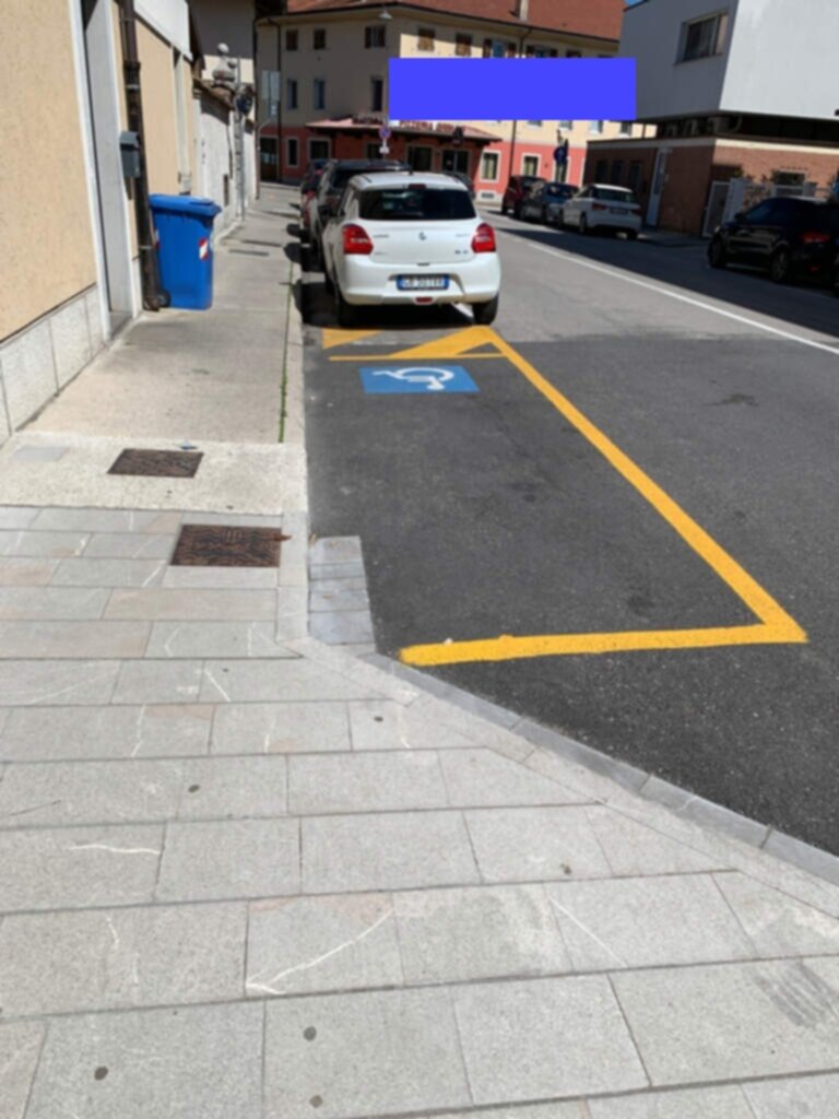 PARCHEGGIO DISABILI PUBBLICO
