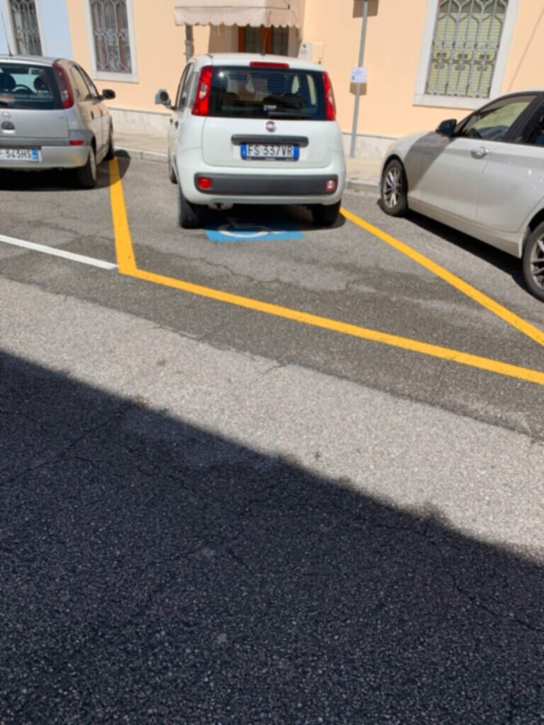 PARCHEGGIO DISABILI PUBBLICO