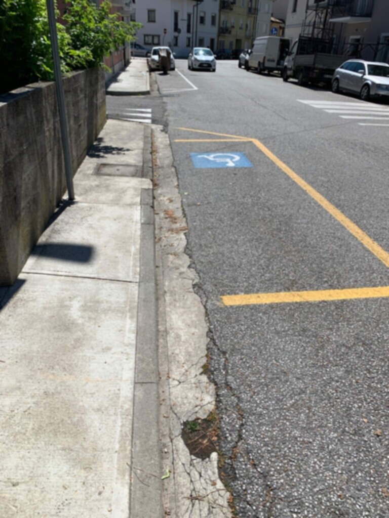 PARCHEGGIO DISABILI PUBBLICO