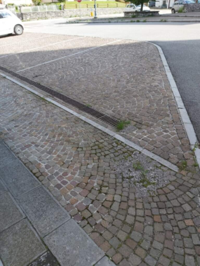 PARCHEGGIO DISABILI PUBBLICO