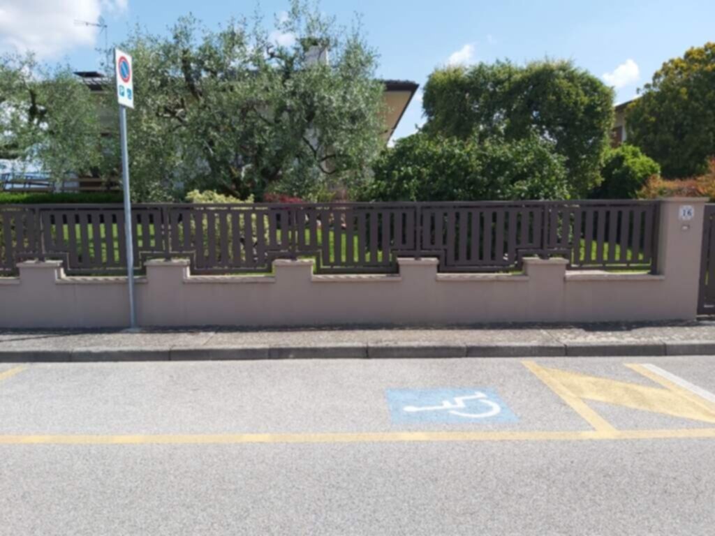PARCHEGGIO DISABILI PUBBLICO Via Deganutti