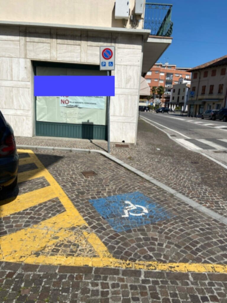 PARCHEGGIO DISABILI PUBBLICO