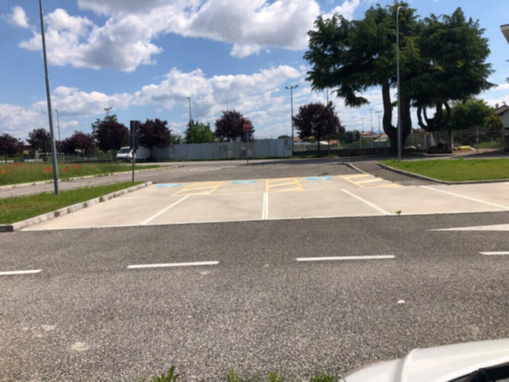 PARCHEGGIO DISABILI PUBBLICO