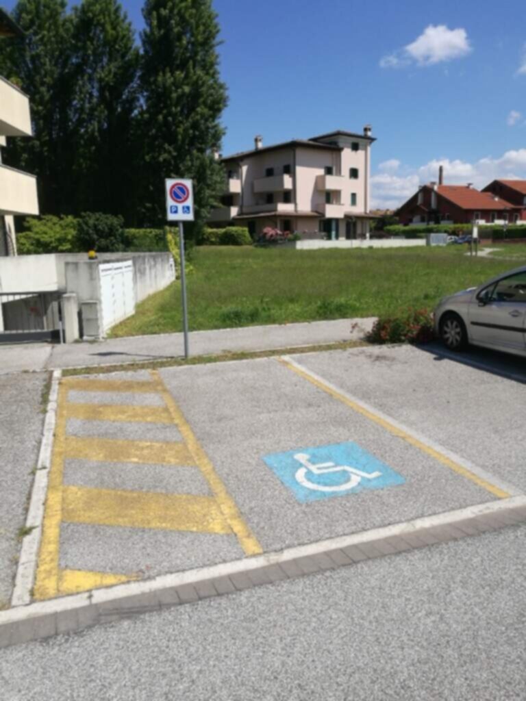 PARCHEGGIO DISABILI PUBBLICO in Via Gabriele D'Annunzio
