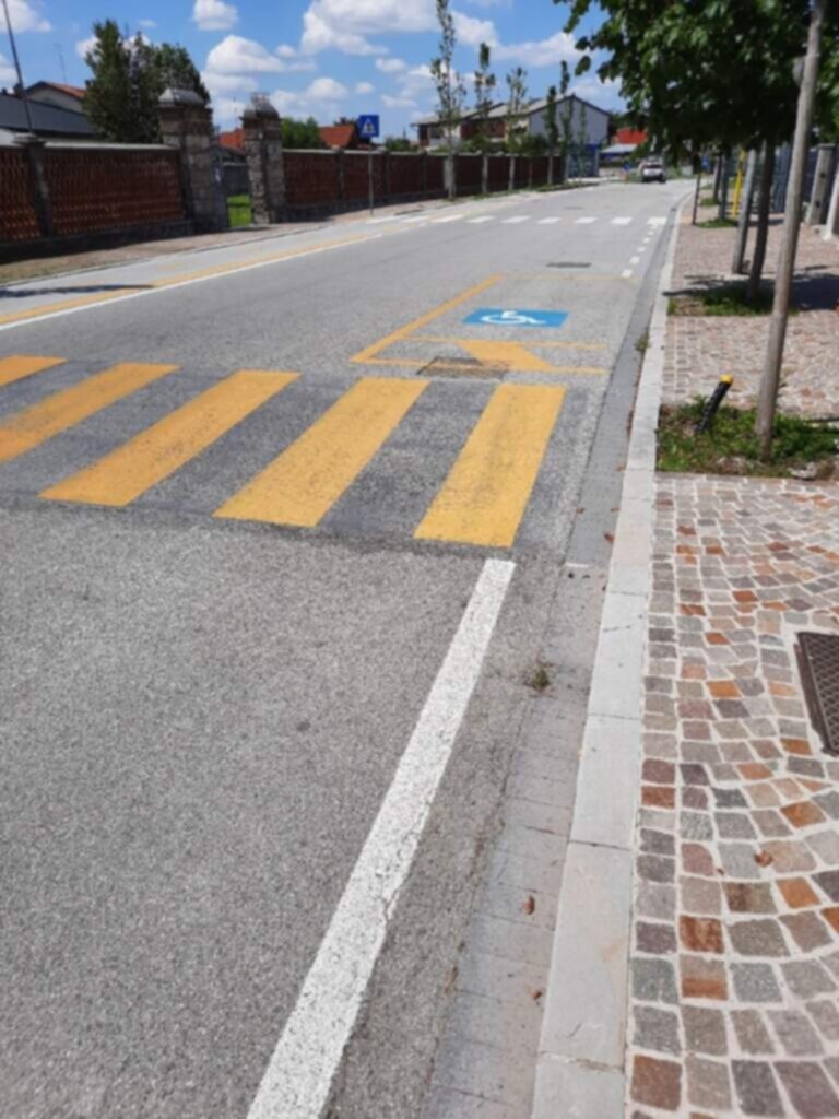 PARCHEGGIO DISABILI PUBBLICO via Udine