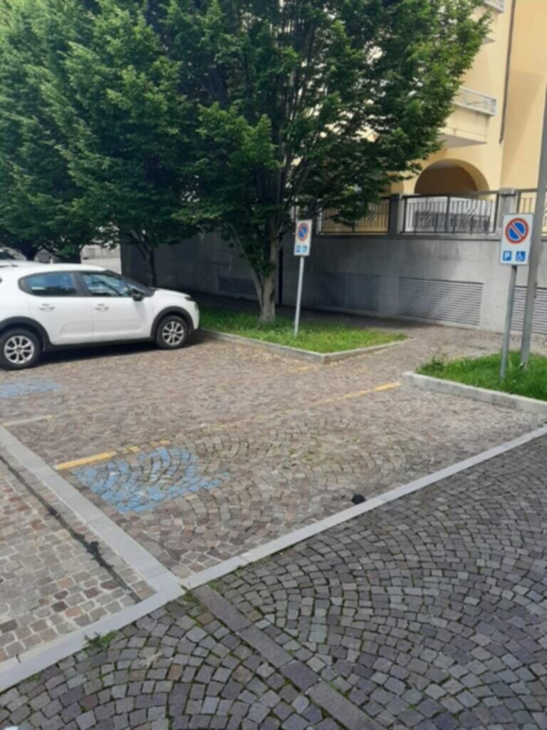 PARCHEGGIO DISABILI PUBBLICO