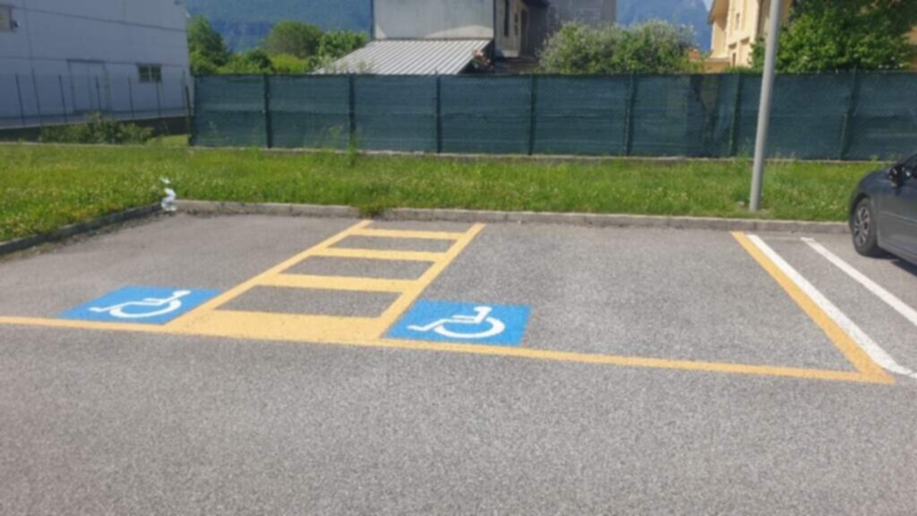 PARCHEGGIO DISABILI PUBBLICO
