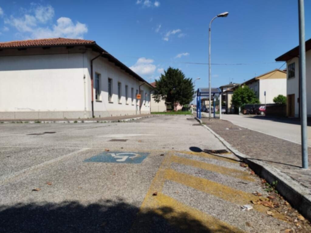 PARCHEGGIO DISABILI PUBBLICO