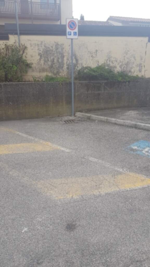 PARCHEGGIO DISABILI PUBBLICO