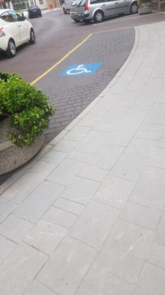 PARCHEGGIO DISABILI PUBBLICO